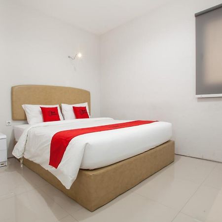 Reddoorz Near Pasar Turi Station Hotel Kapasari Ngoại thất bức ảnh