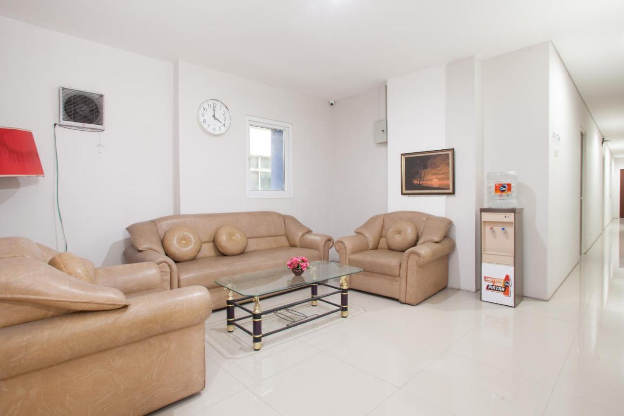 Reddoorz Near Pasar Turi Station Hotel Kapasari Ngoại thất bức ảnh