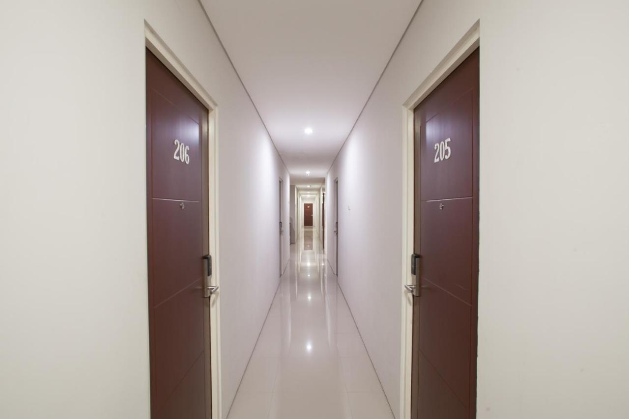 Reddoorz Near Pasar Turi Station Hotel Kapasari Ngoại thất bức ảnh
