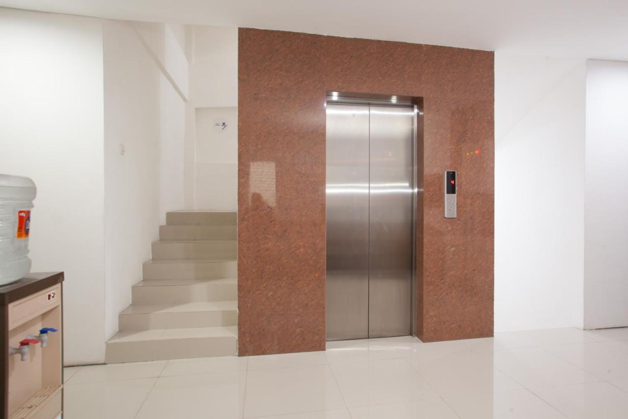 Reddoorz Near Pasar Turi Station Hotel Kapasari Ngoại thất bức ảnh