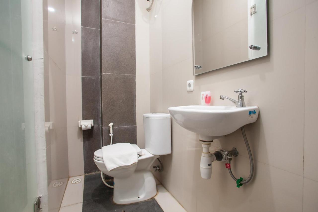 Reddoorz Near Pasar Turi Station Hotel Kapasari Ngoại thất bức ảnh