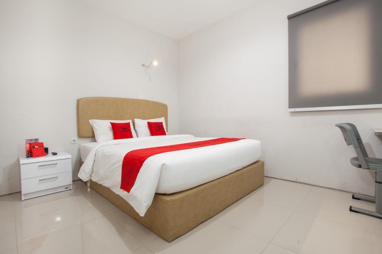Reddoorz Near Pasar Turi Station Hotel Kapasari Ngoại thất bức ảnh