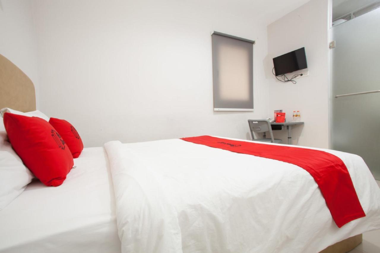 Reddoorz Near Pasar Turi Station Hotel Kapasari Ngoại thất bức ảnh