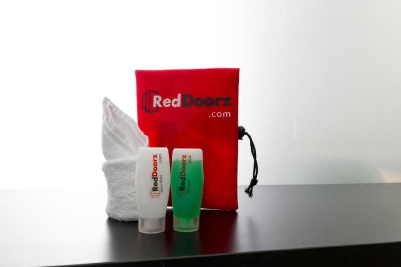 Reddoorz Near Pasar Turi Station Hotel Kapasari Ngoại thất bức ảnh