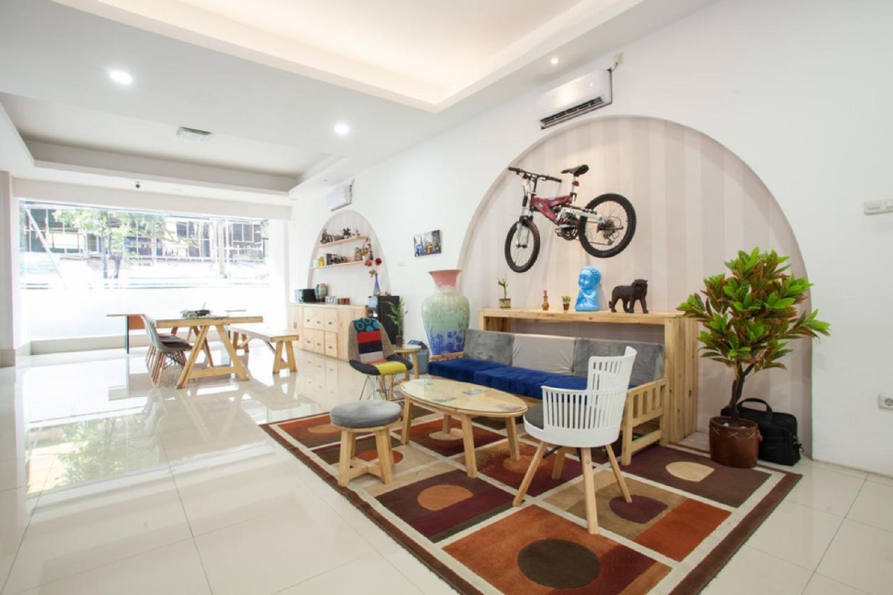 Reddoorz Near Pasar Turi Station Hotel Kapasari Ngoại thất bức ảnh